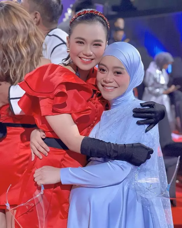 momen Lesty Kejora di Indonesian Dangdut Awards 2021 © Instagram momen Lesty Kejora di Indonesian Dangdut Awards 2021 © Instagram