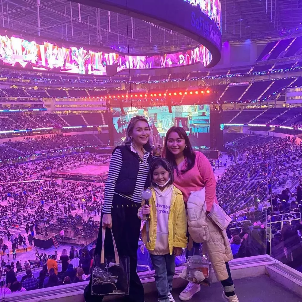 ayu konser bts © 2021 Instagram