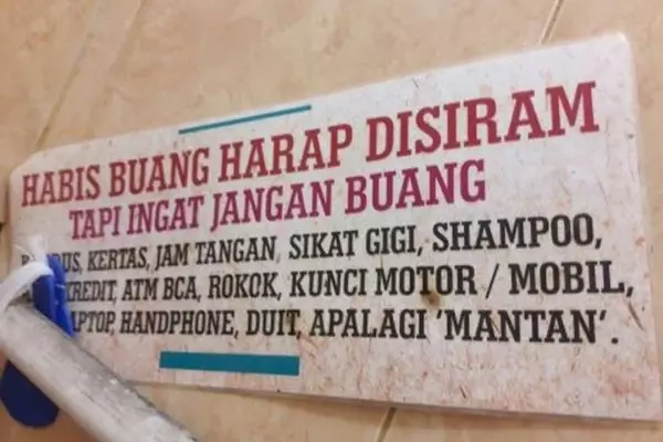 peraturan nyeleneh toilet umum © 2021 berbagai sumber