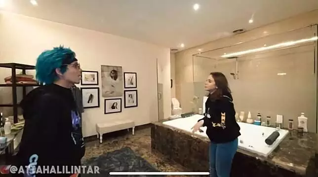 Fasilitas kamar mandi seleb Instagram/YouTube Fasilitas kamar mandi seleb Instagram/YouTube