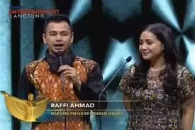 Penampilan Nagita di acara penghargaan Instagram Penampilan Nagita di acara penghargaan Instagram
