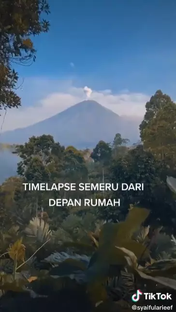 Potret keindahan Gunung Semeru sebelum meletus Berbagai sumber Potret keindahan Gunung Semeru sebelum meletus Berbagai sumber