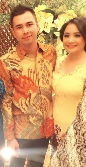 Momen penyanyi saat lamaran © berbagai sumber Momen penyanyi saat lamaran © berbagai sumber