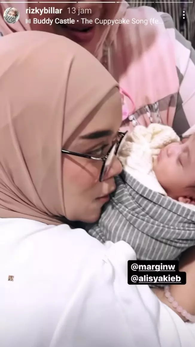 Momen akikah anak Margin dan Ali Syakieb © Instagram