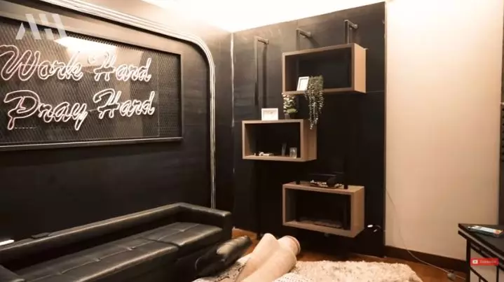 potret aurel hermansyah siapkan kamar bayi © YouTube