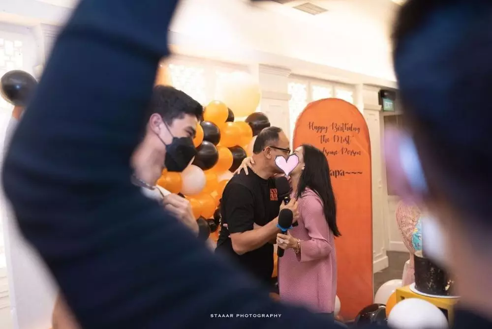 momen ulang tahun suami iis dahlia © instagram momen ulang tahun suami iis dahlia © instagram