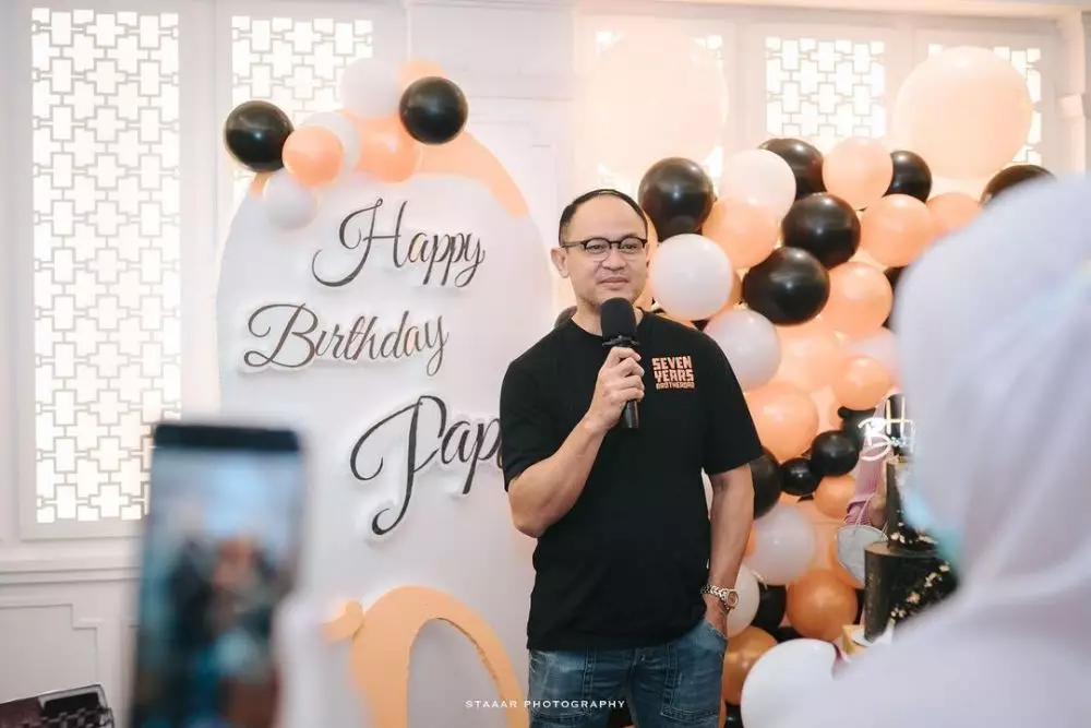 momen ulang tahun suami iis dahlia © instagram momen ulang tahun suami iis dahlia © instagram