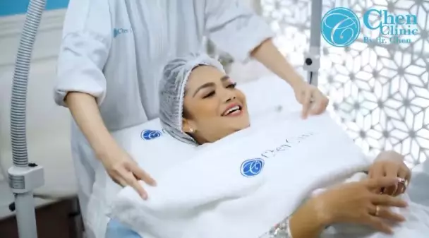 momen Krisdayanti perawatan DNA Salmon © Instagram momen Krisdayanti perawatan DNA Salmon © Instagram