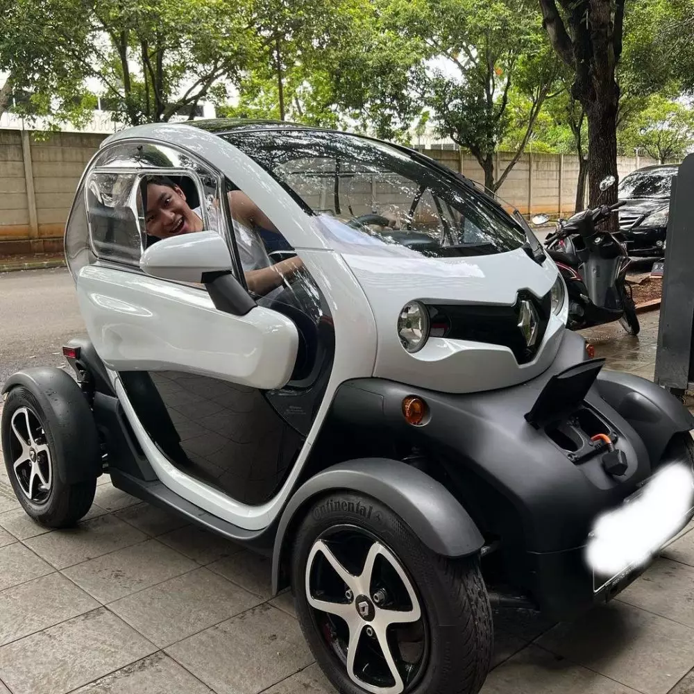 Deddy Corbuzier belikan mobil Azka © 2021 Instagram