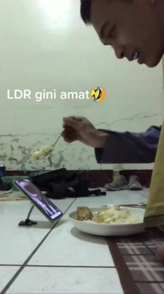 momen lucu orang lagi LDR harus sabar © 2021 1cak.com momen lucu orang lagi LDR harus sabar © 2021 1cak.com