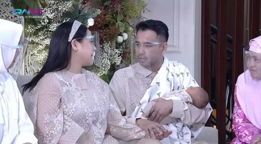 Momen akikah anak kedua Nagita dan Raffi  © YouTube
