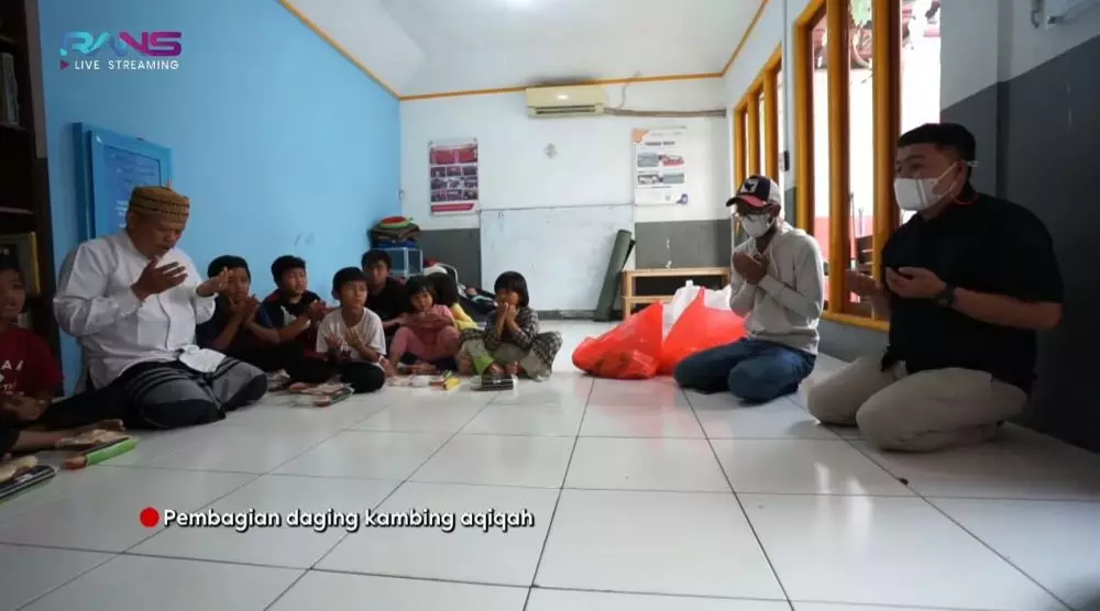 Momen akikah anak kedua Nagita dan Raffi  © YouTube