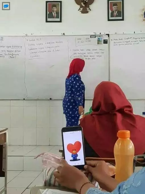 momen guru ngasih pelajaran ke siswa kocak © 2021 1cak.com