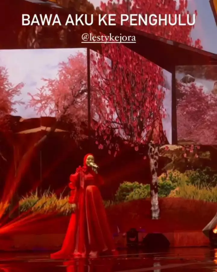 gaya lesty kejora di indonesian music awards © instagram