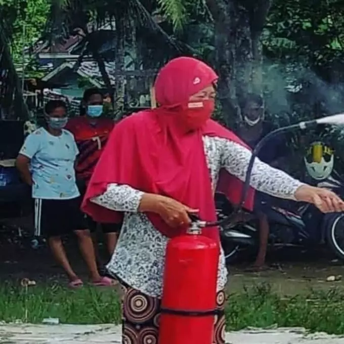 aksi ibu-ibu tertangkap kamera ada-ada aja © 2021 instagram.com