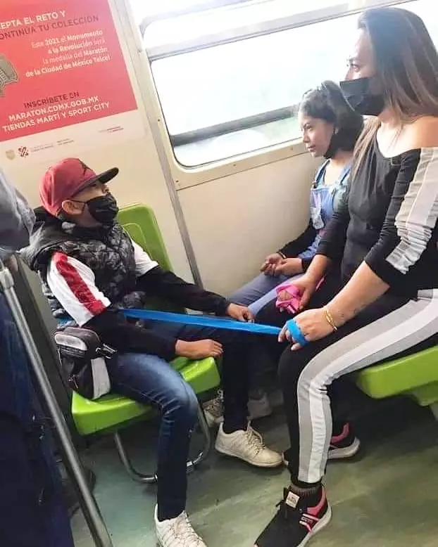 aksi ibu-ibu tertangkap kamera ada-ada aja © 2021 instagram.com