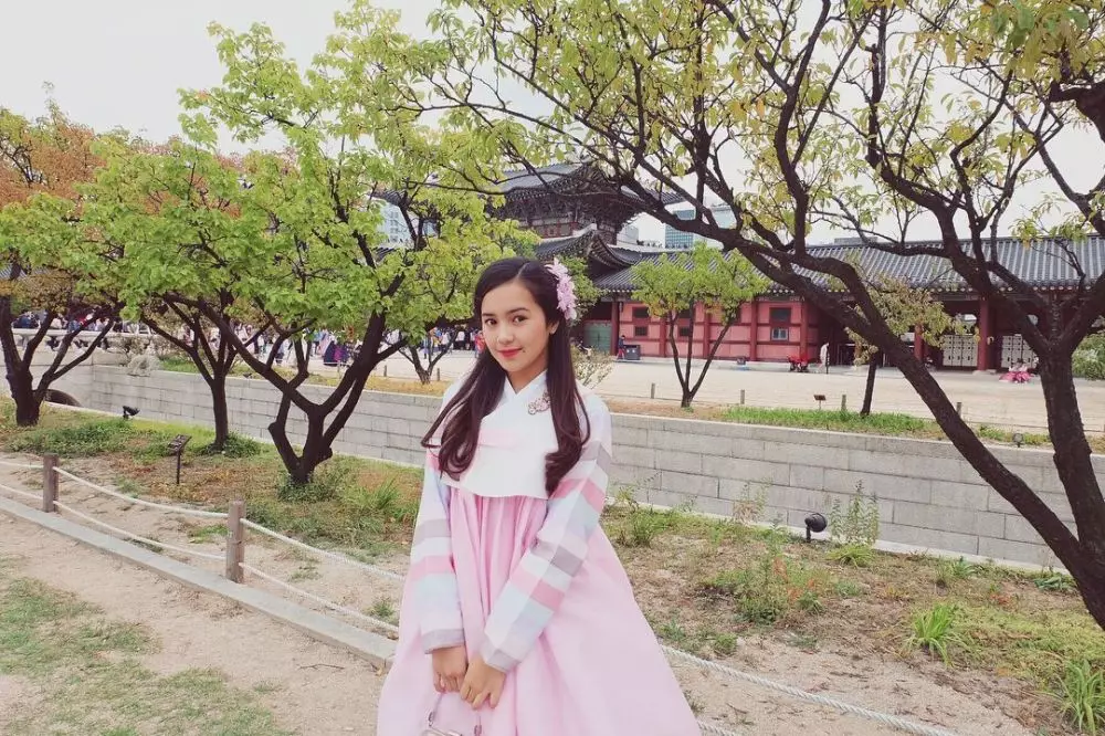 Gaya aktris kenakan hanbok © Instagram Gaya aktris kenakan hanbok © Instagram