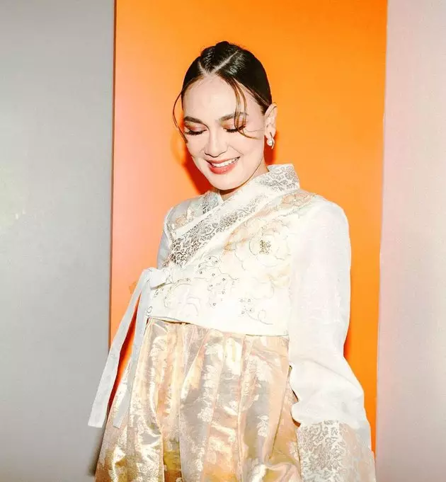 Gaya aktris kenakan hanbok © Instagram Gaya aktris kenakan hanbok © Instagram