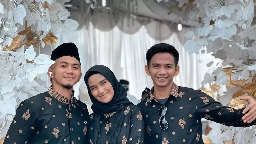 curhat rizki ke iis dahlia © 2021 Instagram curhat rizki ke iis dahlia © 2021 Instagram