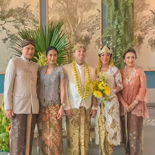 Renatta Moeloek pakai kebaya Instagram Renatta Moeloek pakai kebaya Instagram