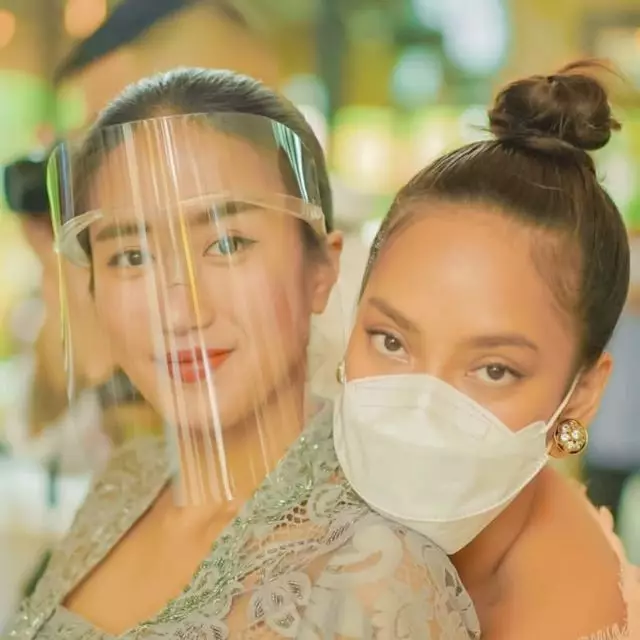 Renatta Moeloek pakai kebaya Instagram Renatta Moeloek pakai kebaya Instagram