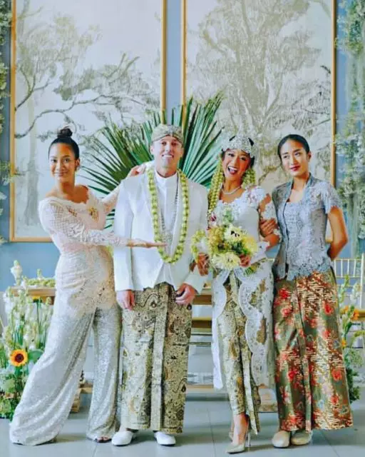 Renatta Moeloek pakai kebaya Instagram Renatta Moeloek pakai kebaya Instagram