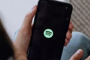 Cara bagikan lirik lagu Spotify, bisa untuk pengguna premium & gratis