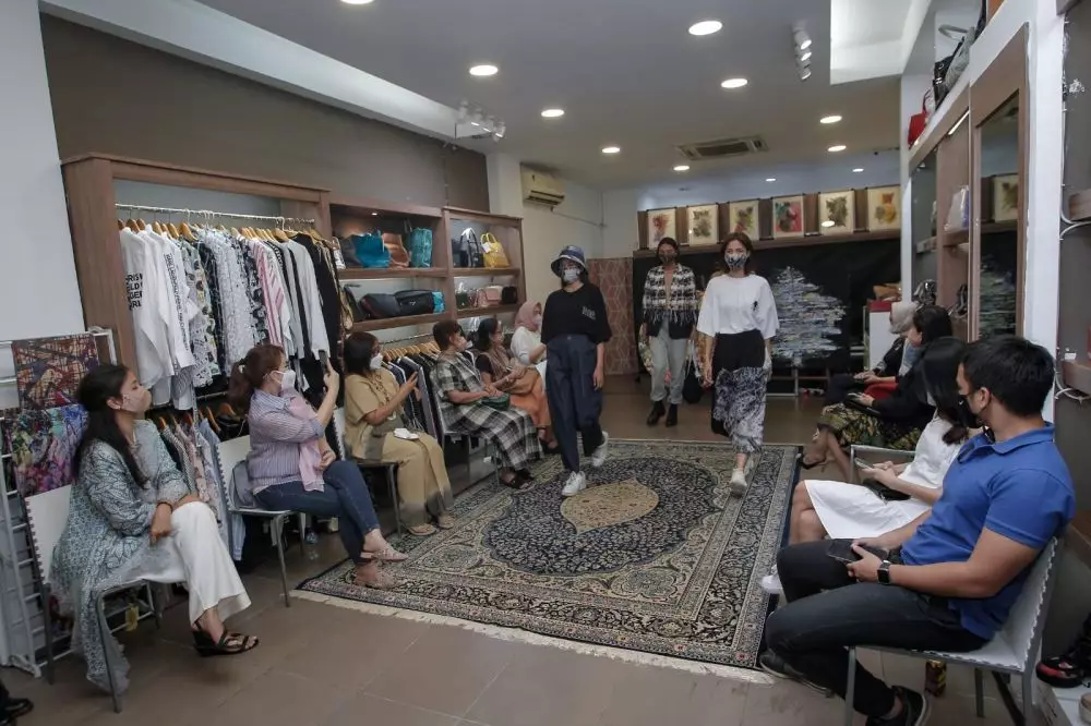 Koleksi terbaru Laila Azra Studio A by Laila Azra