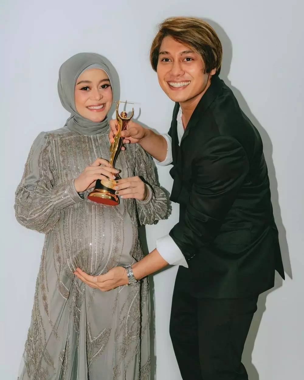 gaya lesty dan rizky billar hadiri acara penghargaan © berbagai sumber gaya lesty dan rizky billar hadiri acara penghargaan © berbagai sumber