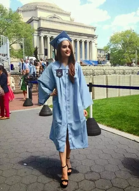 pesinetron raih predikat cumlaude © Instagram pesinetron raih predikat cumlaude © Instagram