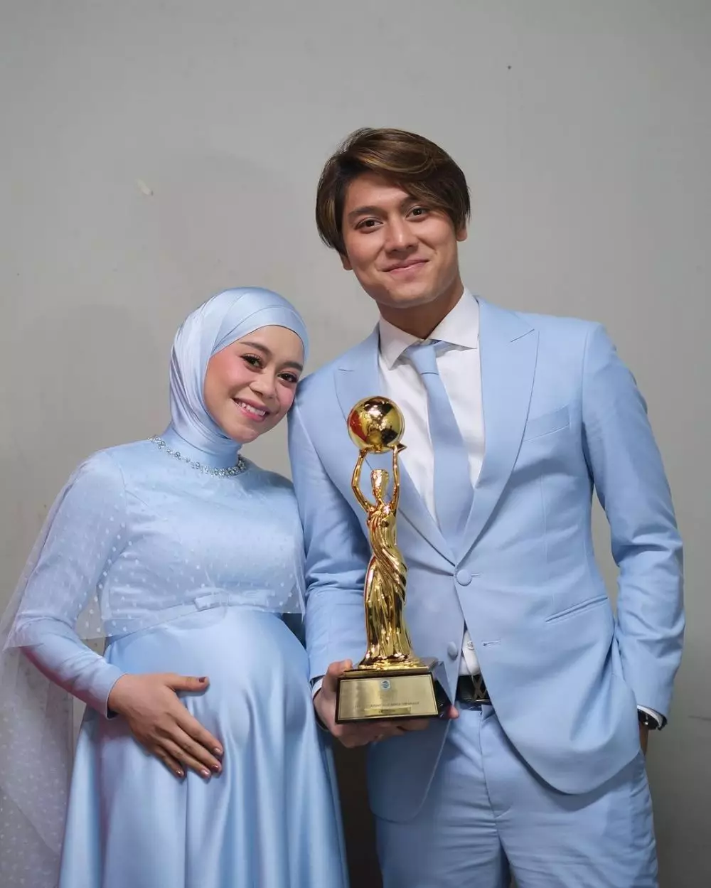 Pesona Lesty Kejora pamer baby bump di acara penghargaan © berbagai sumber
