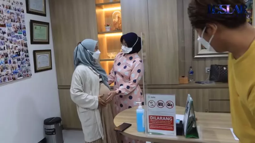 Momen Lesty Kejora cek kandungan © YouTube