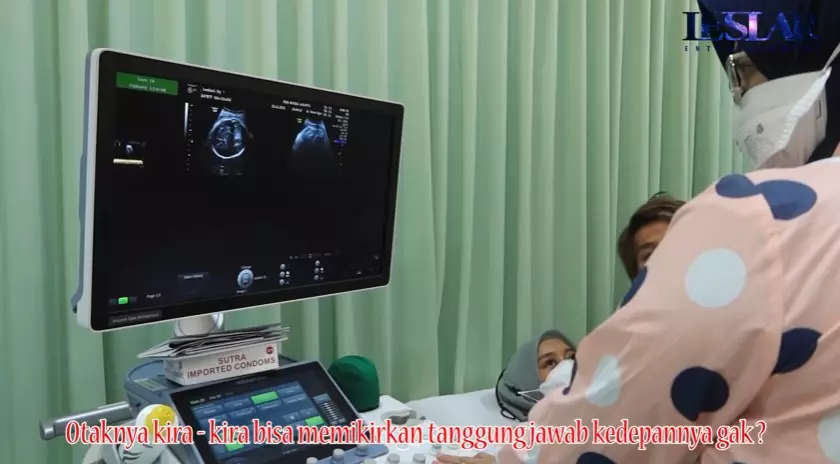 Momen Lesty Kejora cek kandungan © YouTube