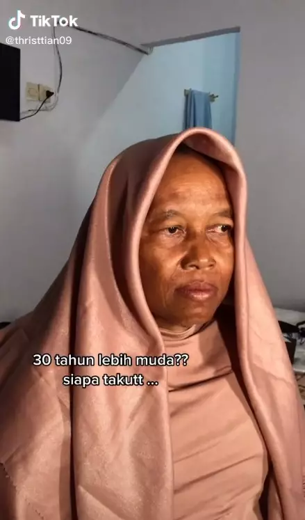 makeup ibu-ibu manglingi © 2021 berbagai sumber