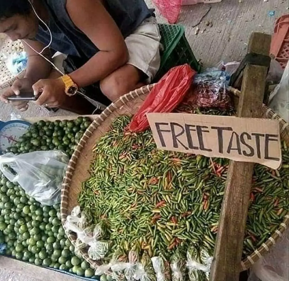 momen tampak di depan toko bingungin © 2021 instagram.com momen tampak di depan toko bingungin © 2021 instagram.com