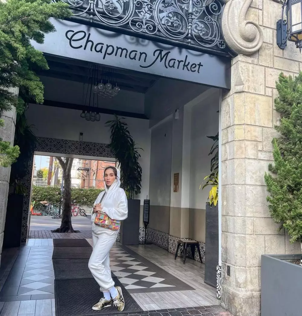 Gaya Ussy Sulistiawaty liburan di Amerika Instagram Gaya Ussy Sulistiawaty liburan di Amerika Instagram