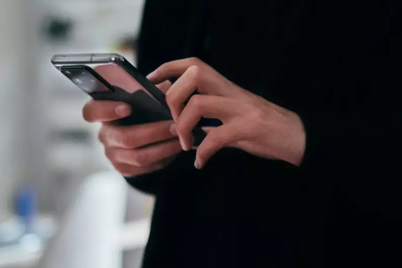 6 Cara hidupkan Android bila tombol power rusak © 2021 brilio.net 6 Cara hidupkan Android bila tombol power rusak © 2021 brilio.net