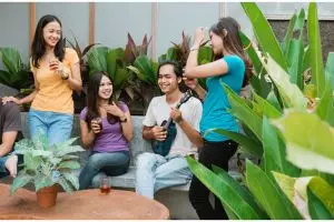 5 Ide sulap halaman belakang rumah jadi spot liburan, berasa di Bali