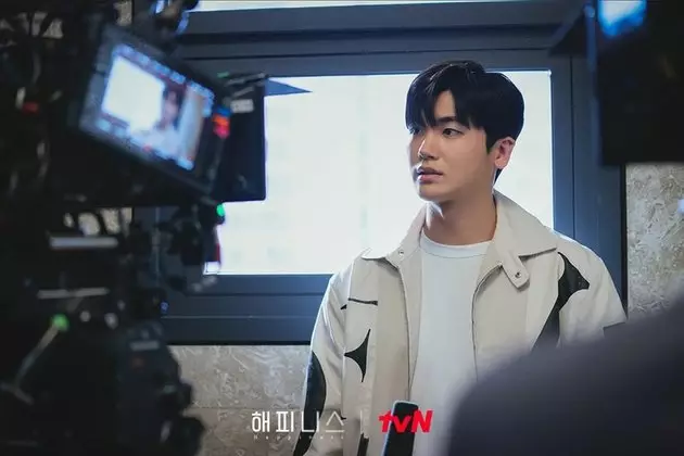 Potret belakang layar drama Korea Happiness Instagram