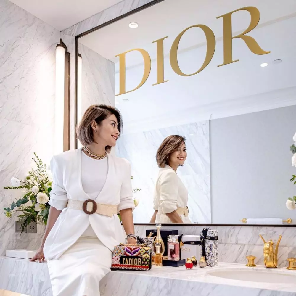 gaya seleb hadiri event dior © instagram