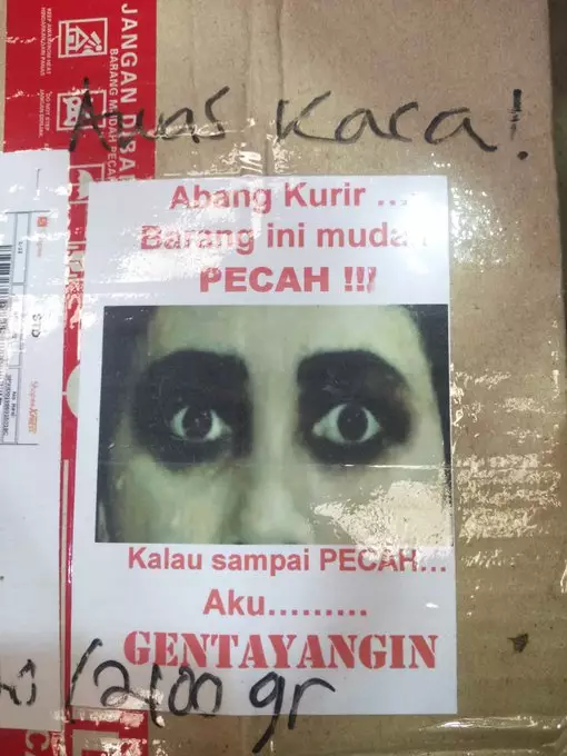 momen ngagetin kurir paket yang kocak © 2021 twitter.com momen ngagetin kurir paket yang kocak © 2021 twitter.com