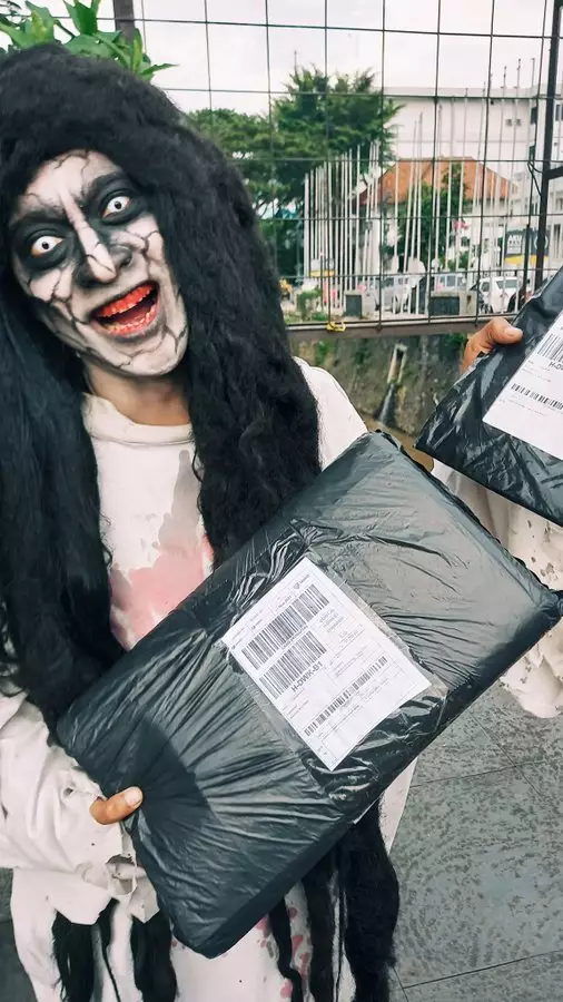 momen ngagetin kurir paket yang kocak © 2021 twitter.com momen ngagetin kurir paket yang kocak © 2021 twitter.com