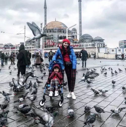 Momen Ayu Ting Ting dan Bilqis di luar negeri © Instagram