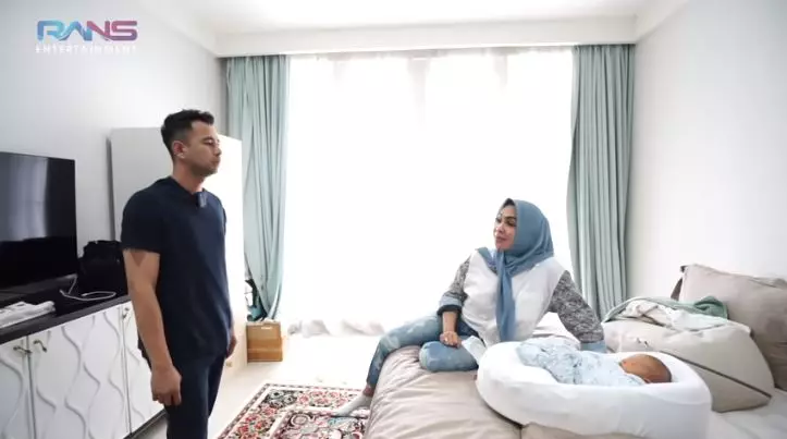 rieta amilia beri kado fantastis © YouTube