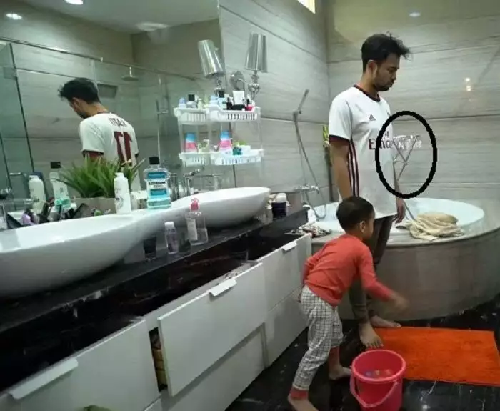 Kamar mandi penyanyi wanita instagram/YouTube