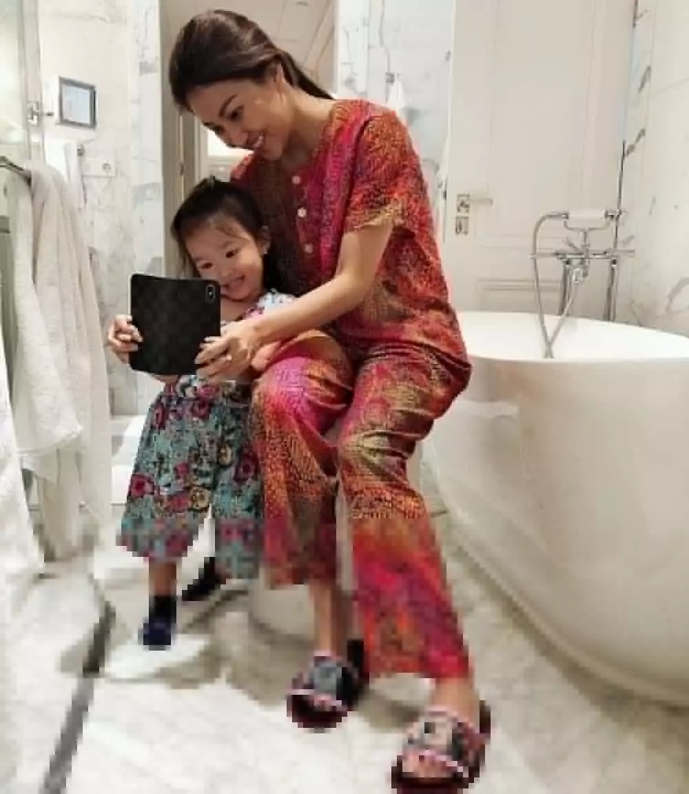 Kamar mandi penyanyi wanita instagram/YouTube