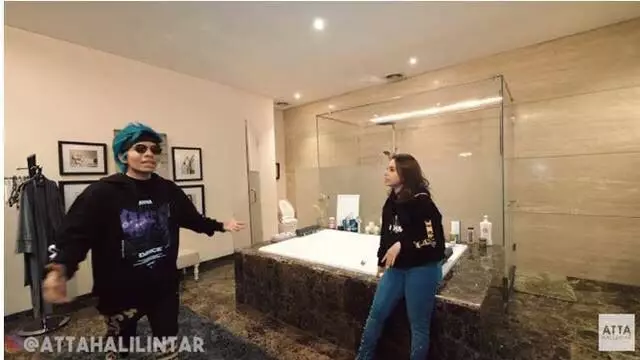 Kamar mandi penyanyi wanita instagram/YouTube