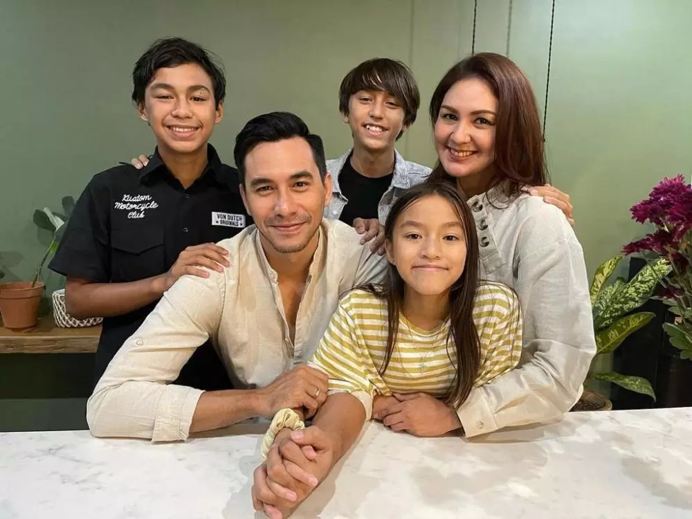 Donna agnesia dukung anak tekuni olahraga instagram