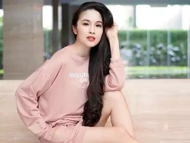 seleb ini pernah jadi karyawan kantor Berbagai sumber  seleb ini pernah jadi karyawan kantor Berbagai sumber