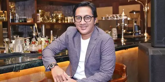 seleb ini pernah jadi karyawan kantor Berbagai sumber  seleb ini pernah jadi karyawan kantor Berbagai sumber